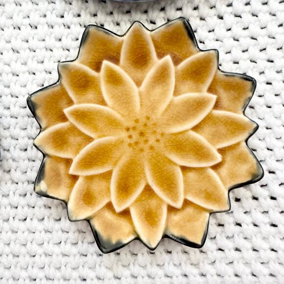 Kotobuki Round Flower Dahlia Crackle Glaze Teabag Plates Set 4 Green Blue Yellow - Picture 3 of 10